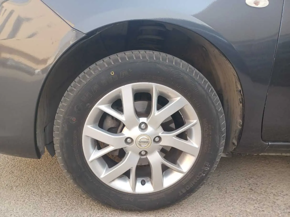 Car image 9