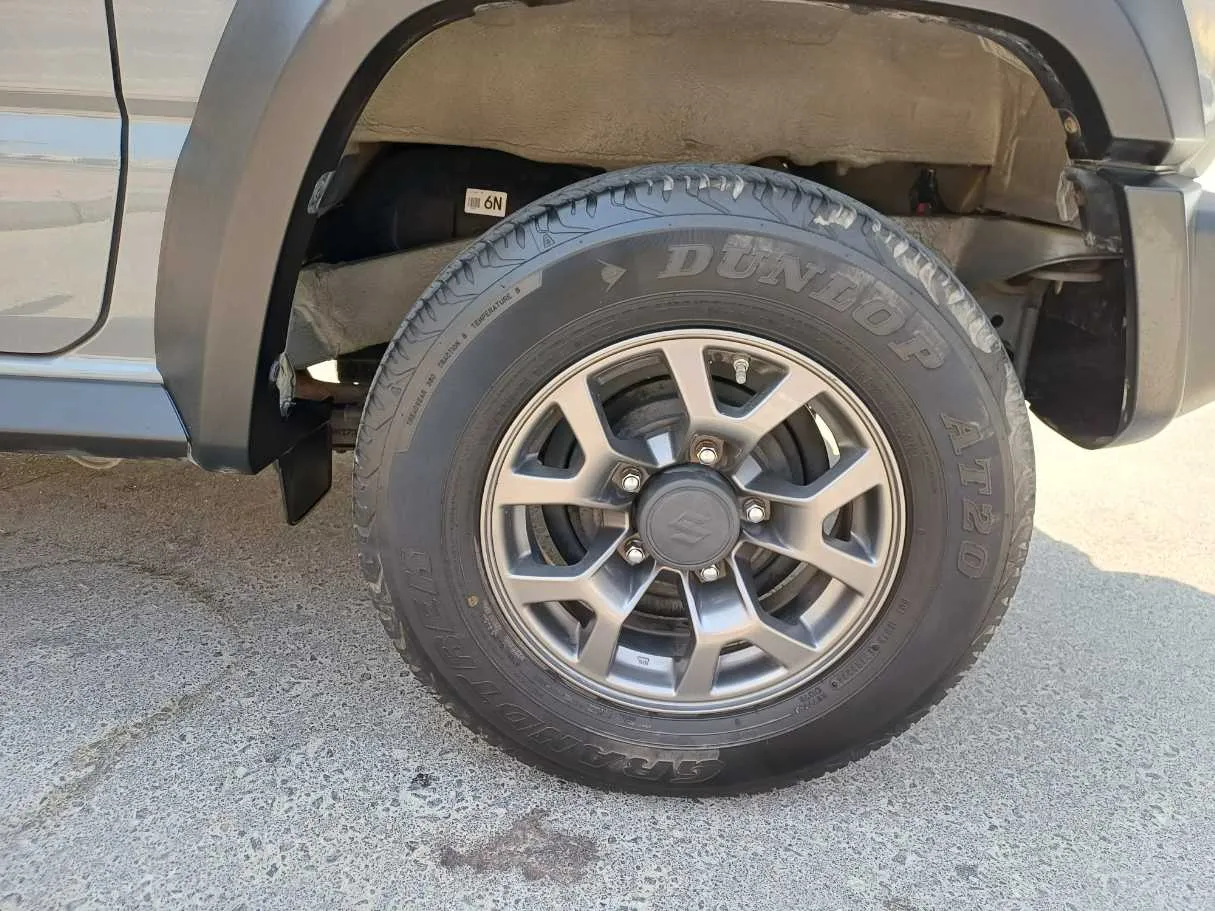Car image 9