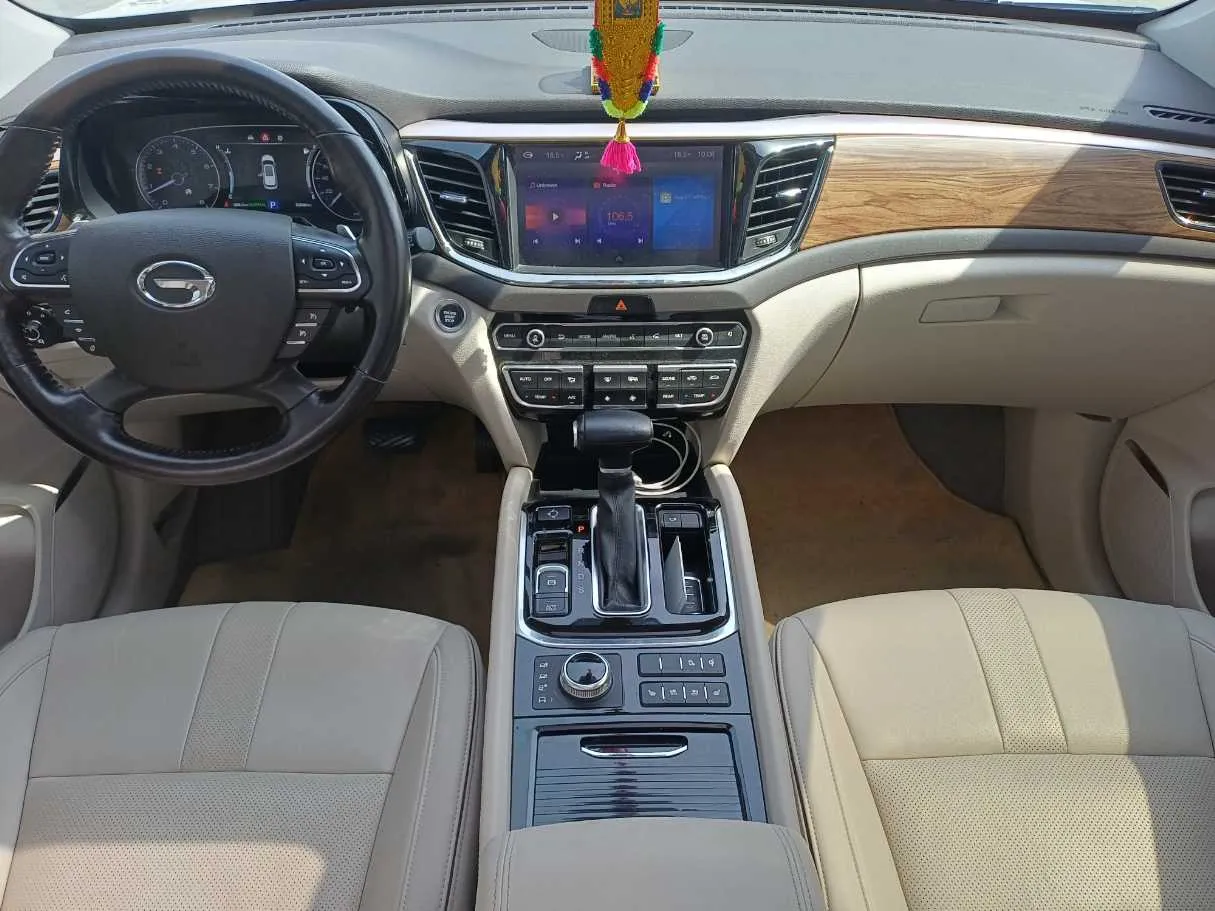 Car image 15
