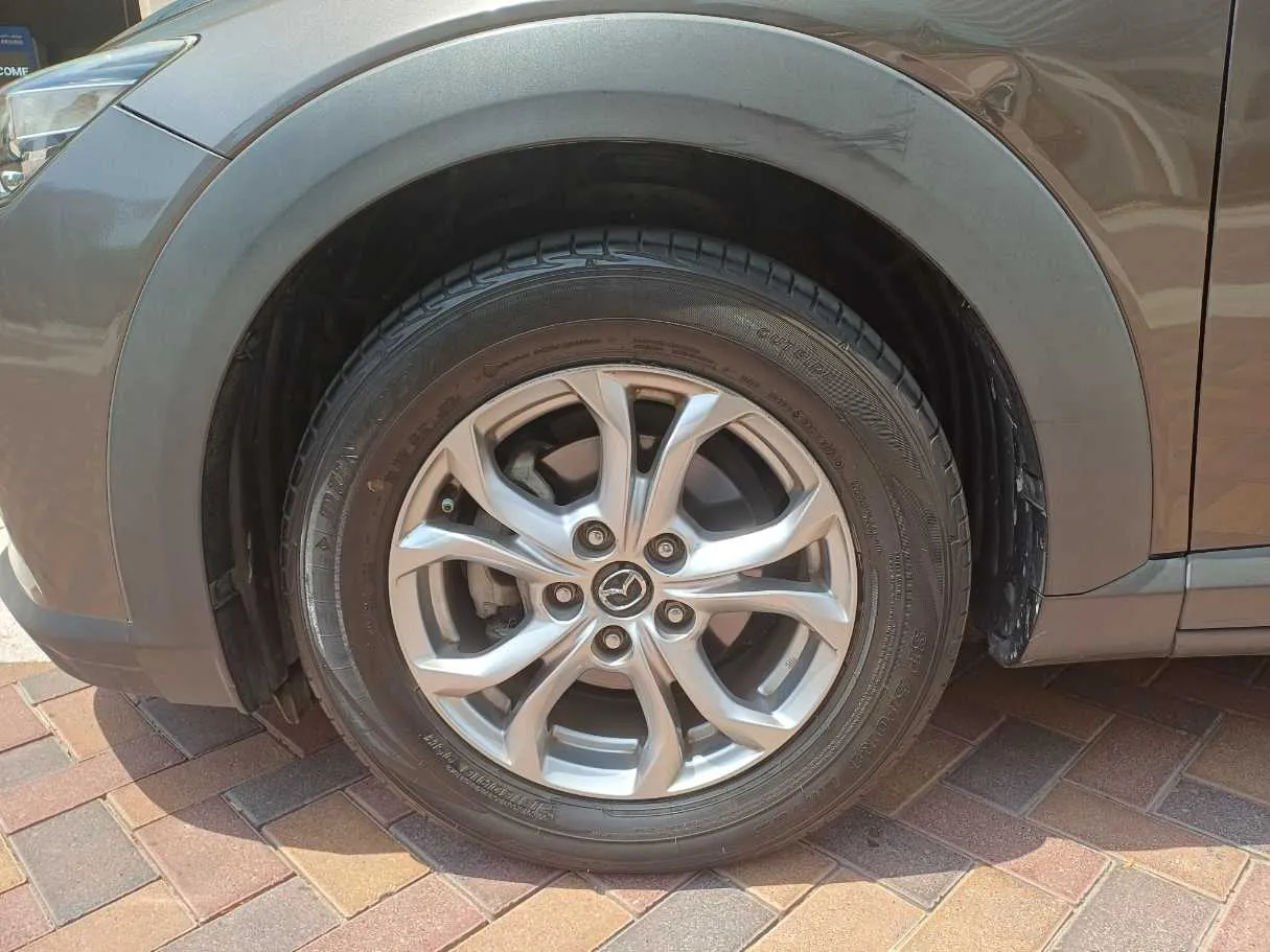 Car image 9