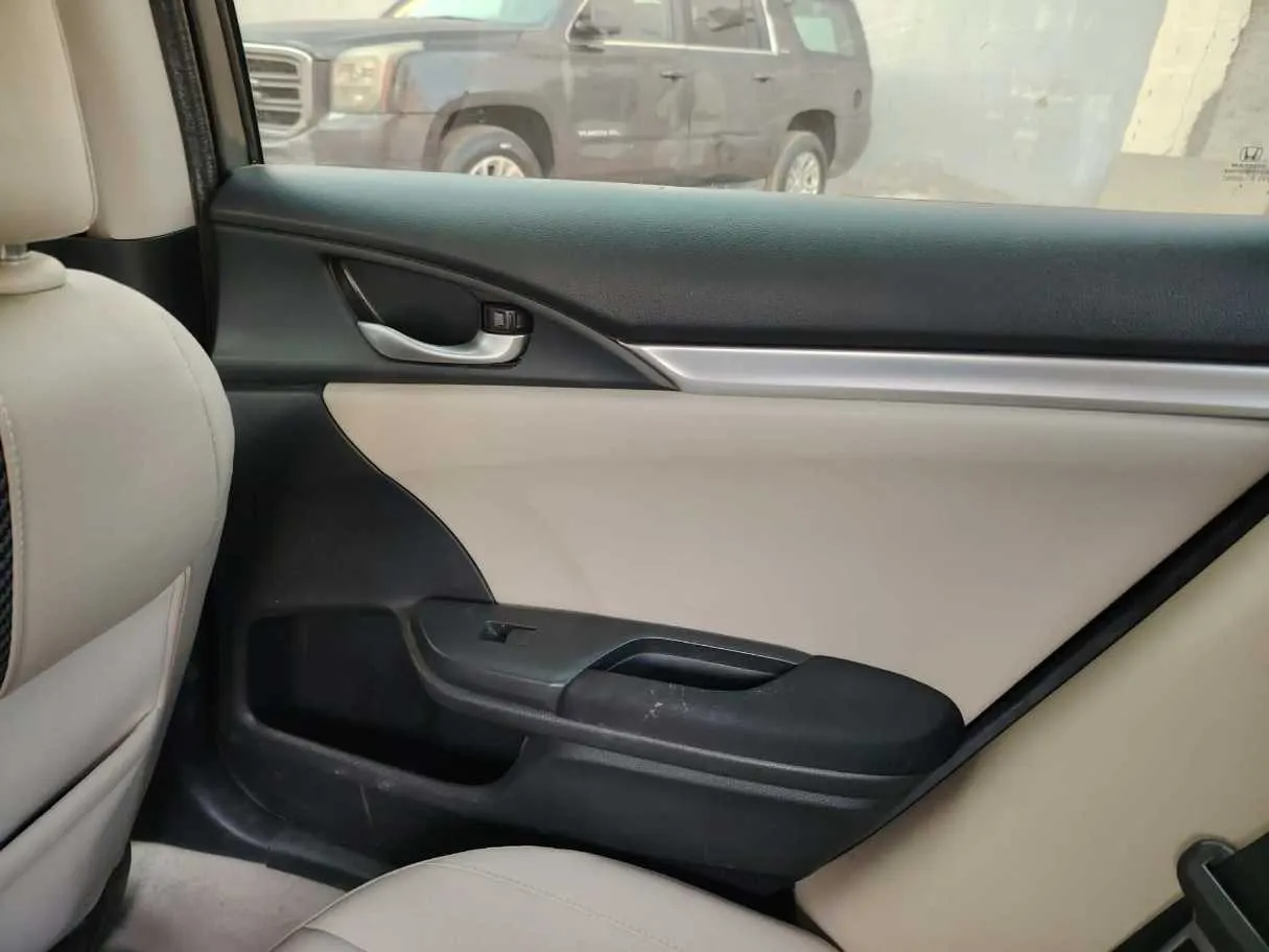 Car image 40