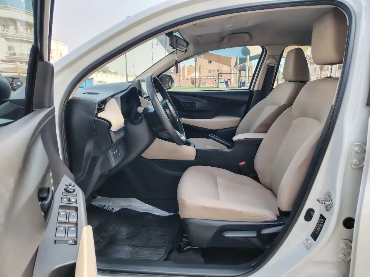 Car image 12