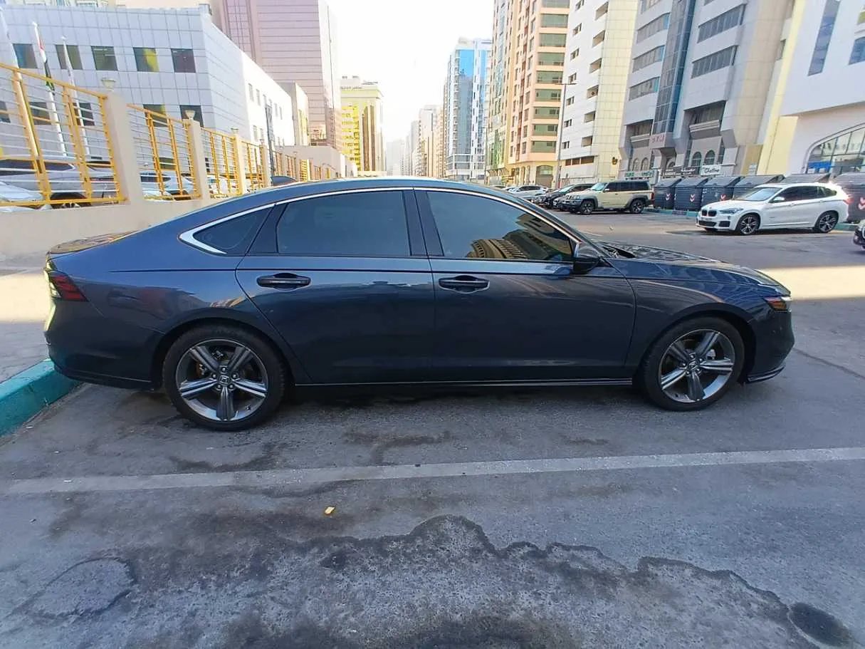 Car image 8