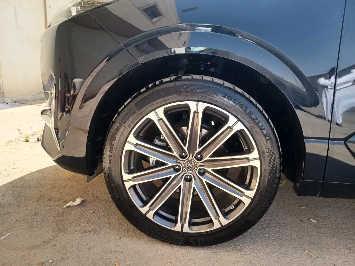 Car image 9