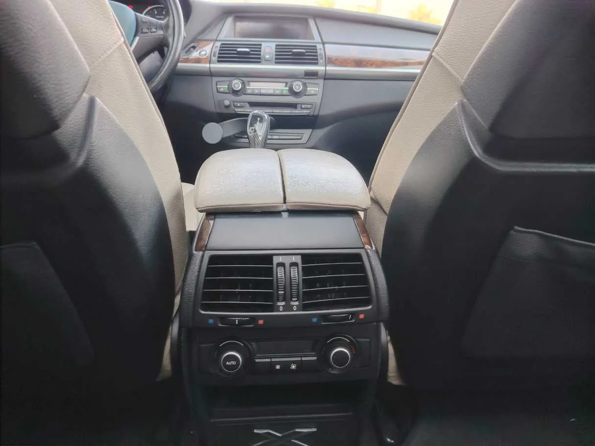 Car image 29