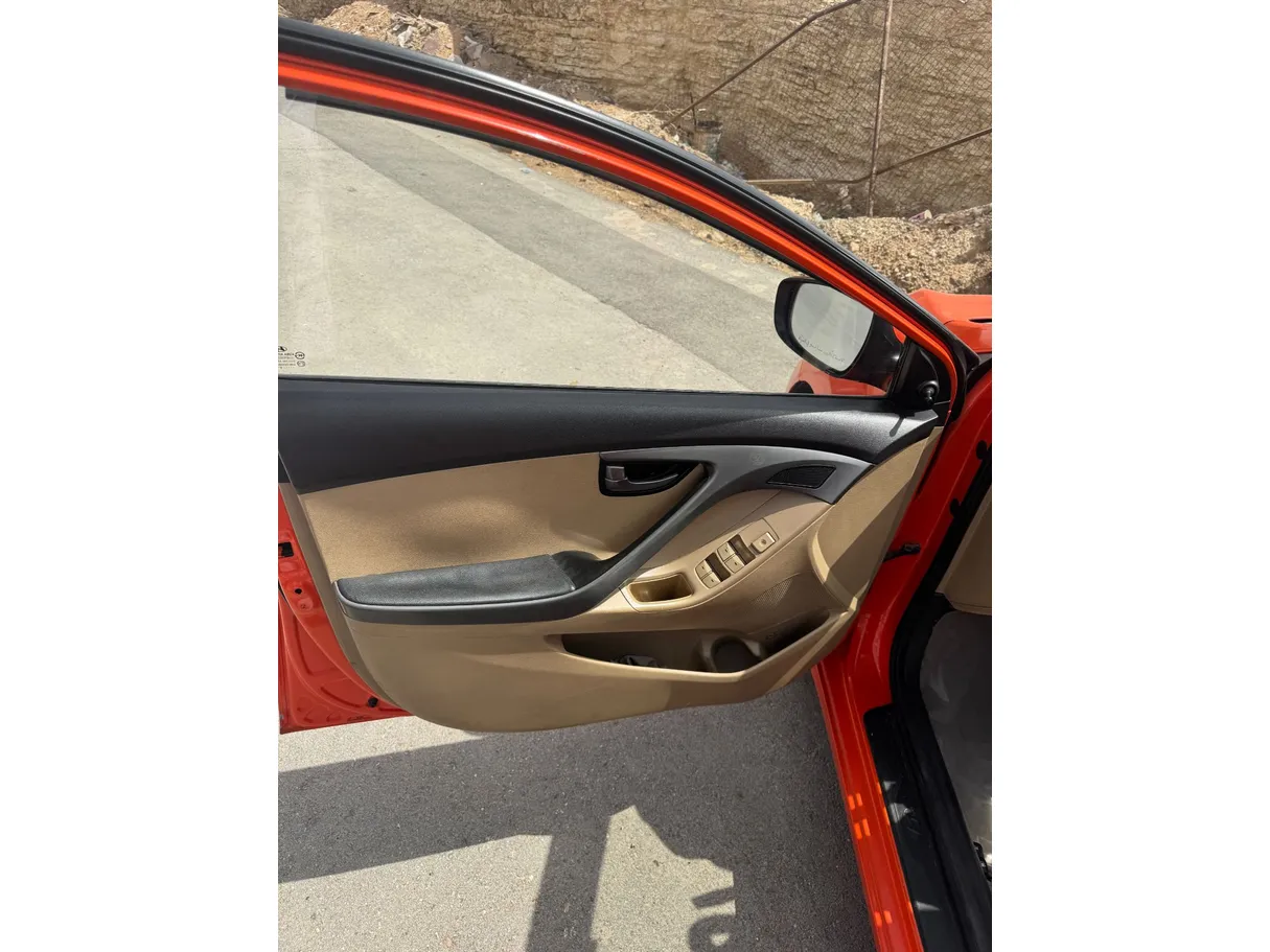 Car image 10