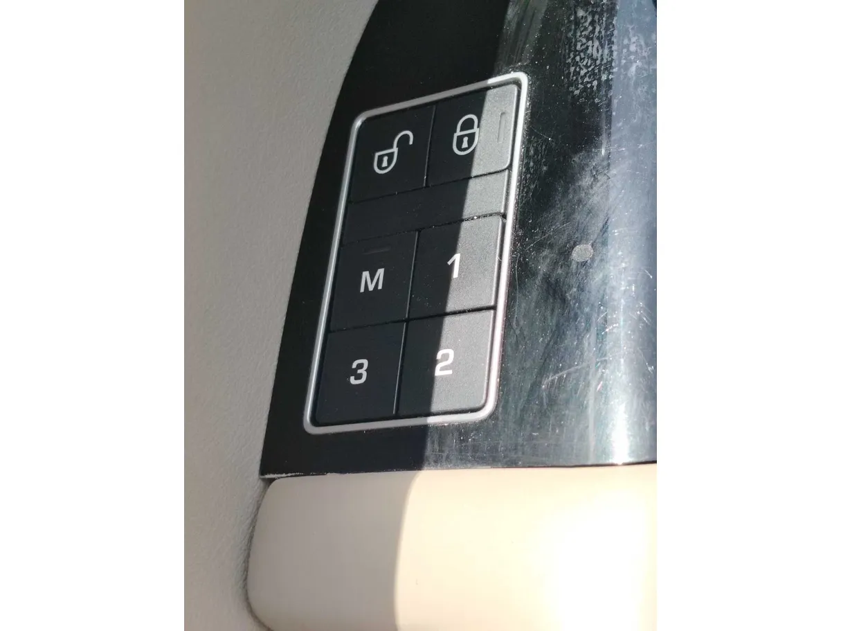 Car image 38
