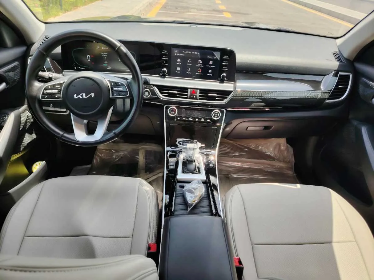 Car image 19