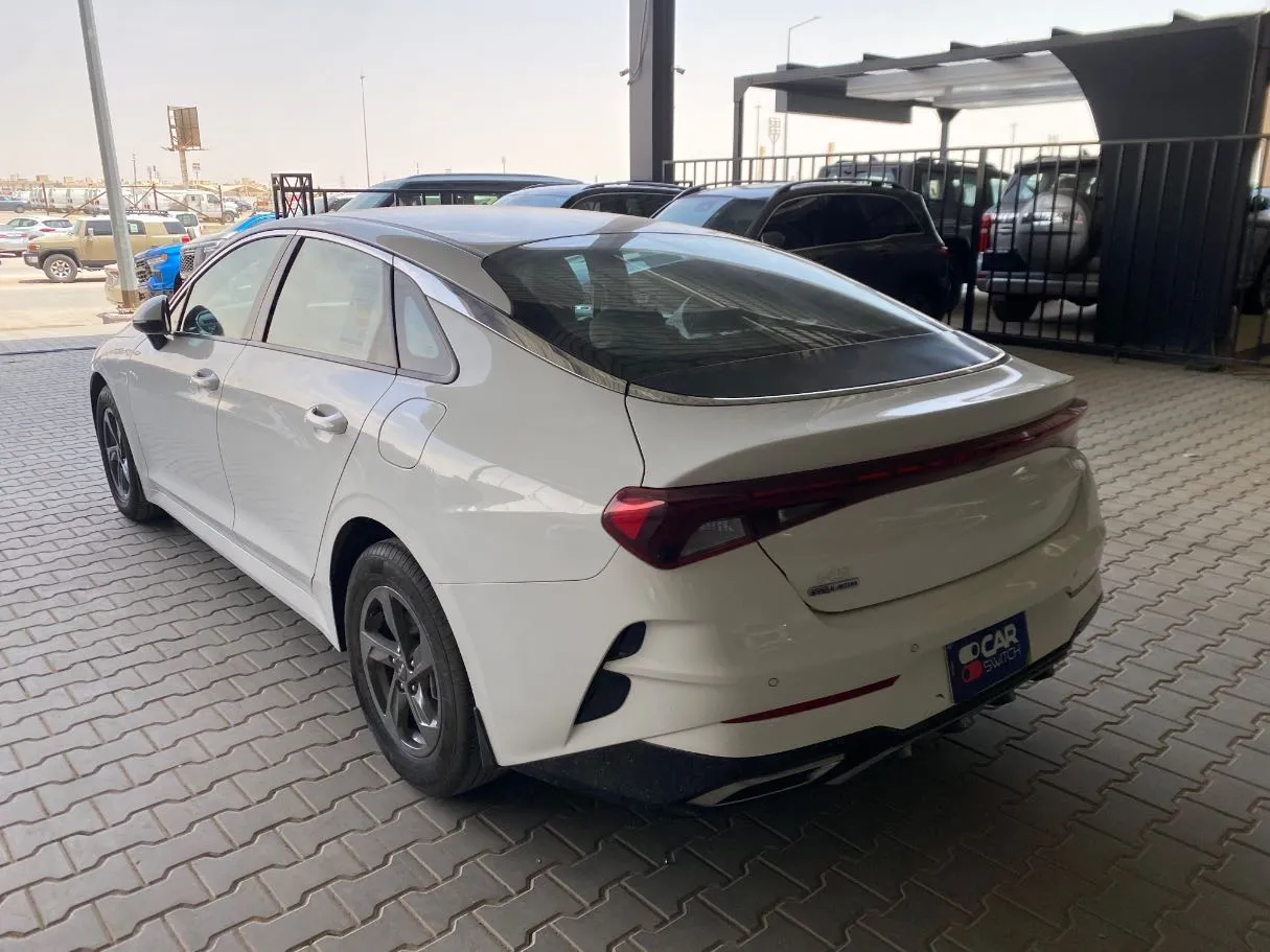 Car image 7