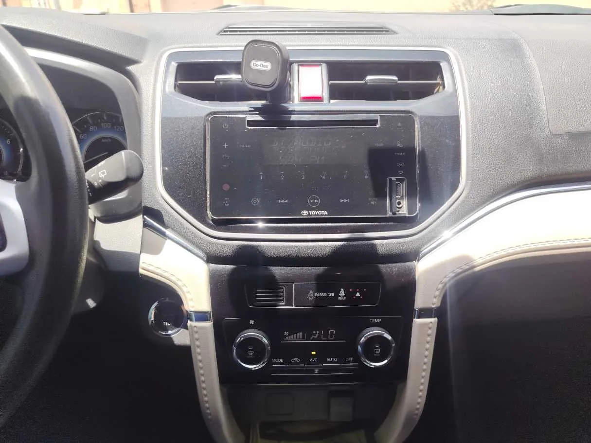 Car image 21