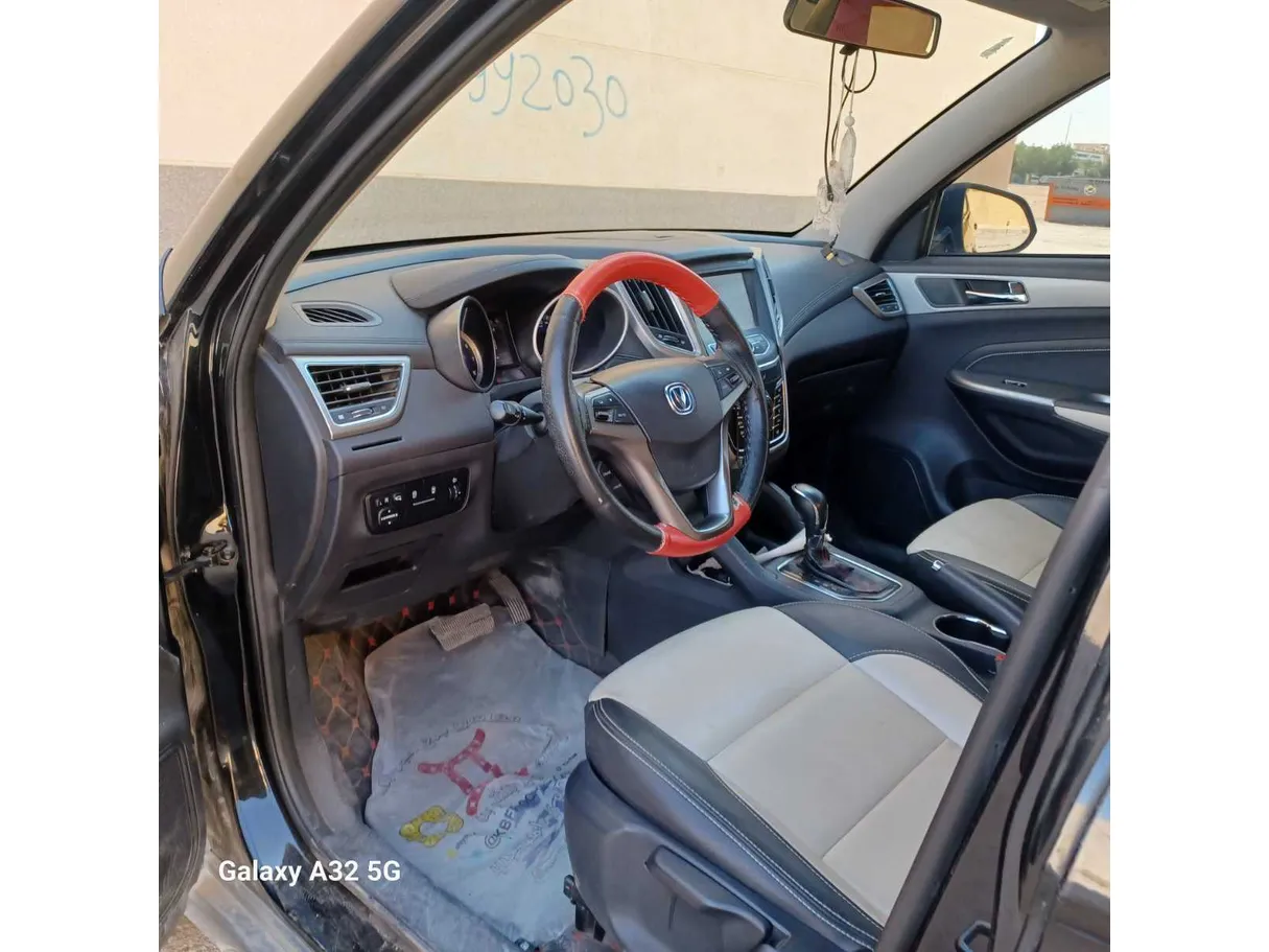 Car image 12