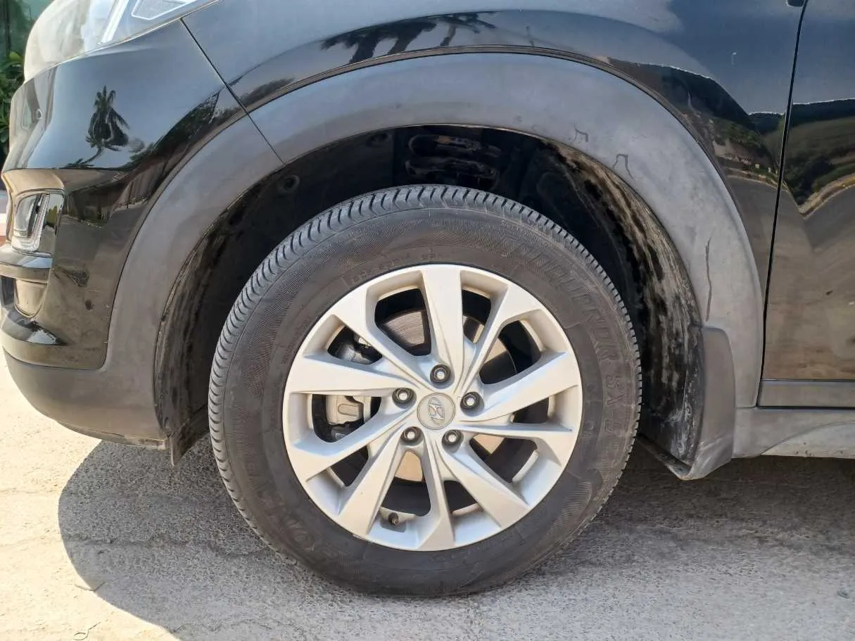 Car image 10