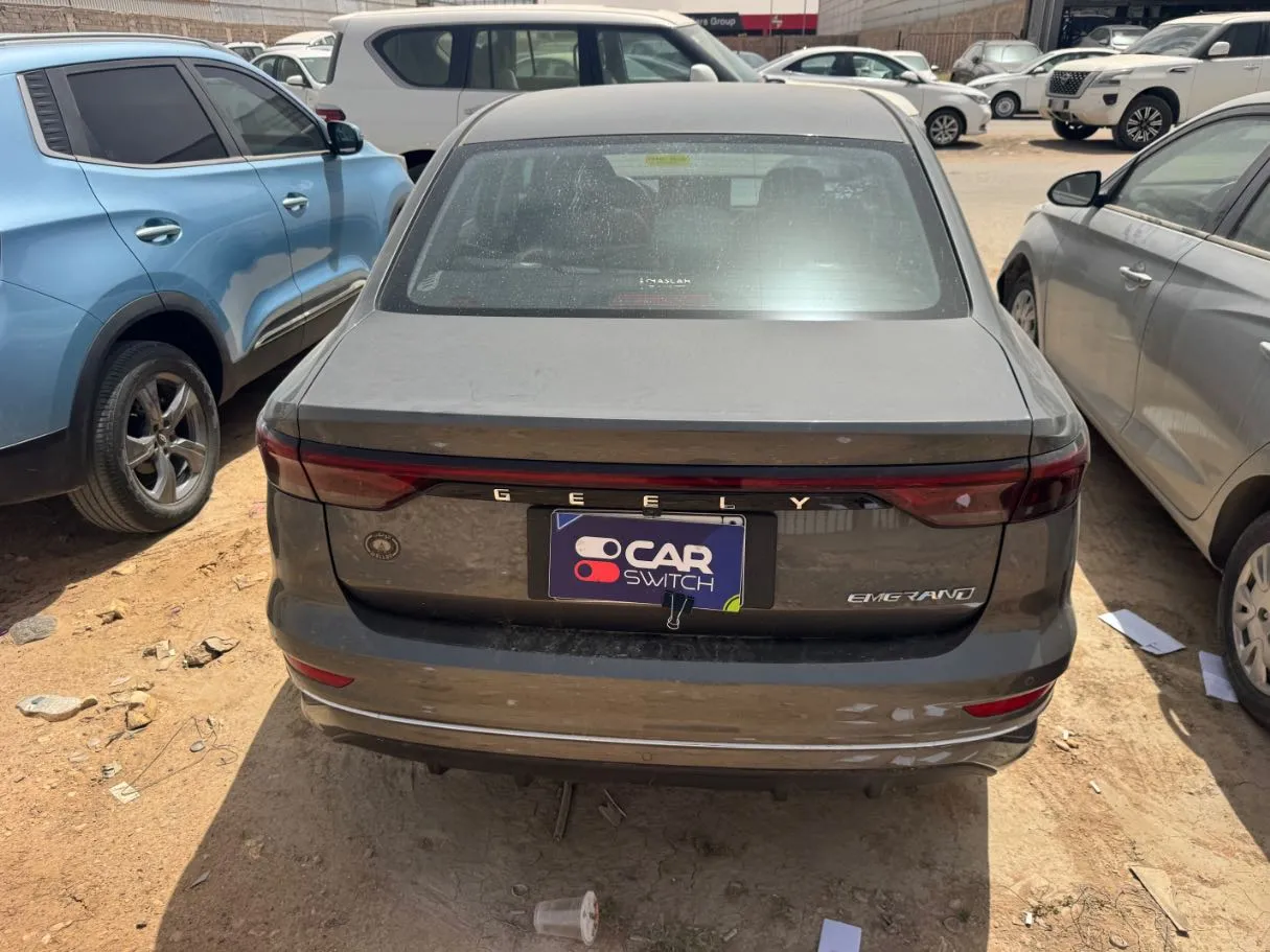 Car image 5