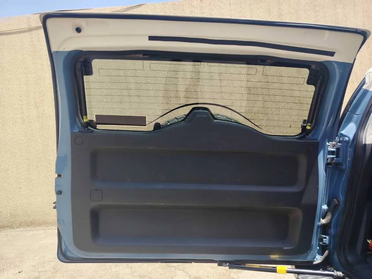 Car image 26