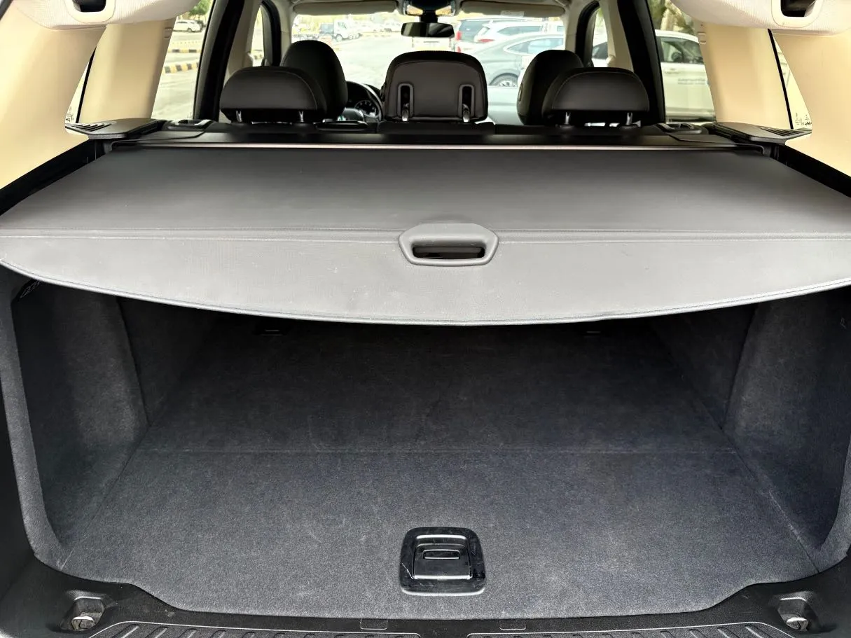 Car image 25