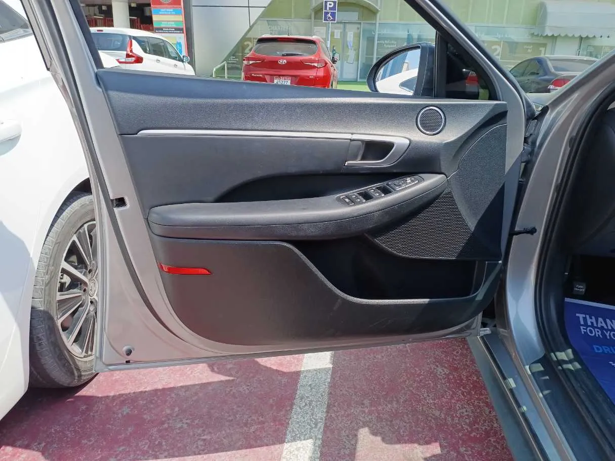Car image 10