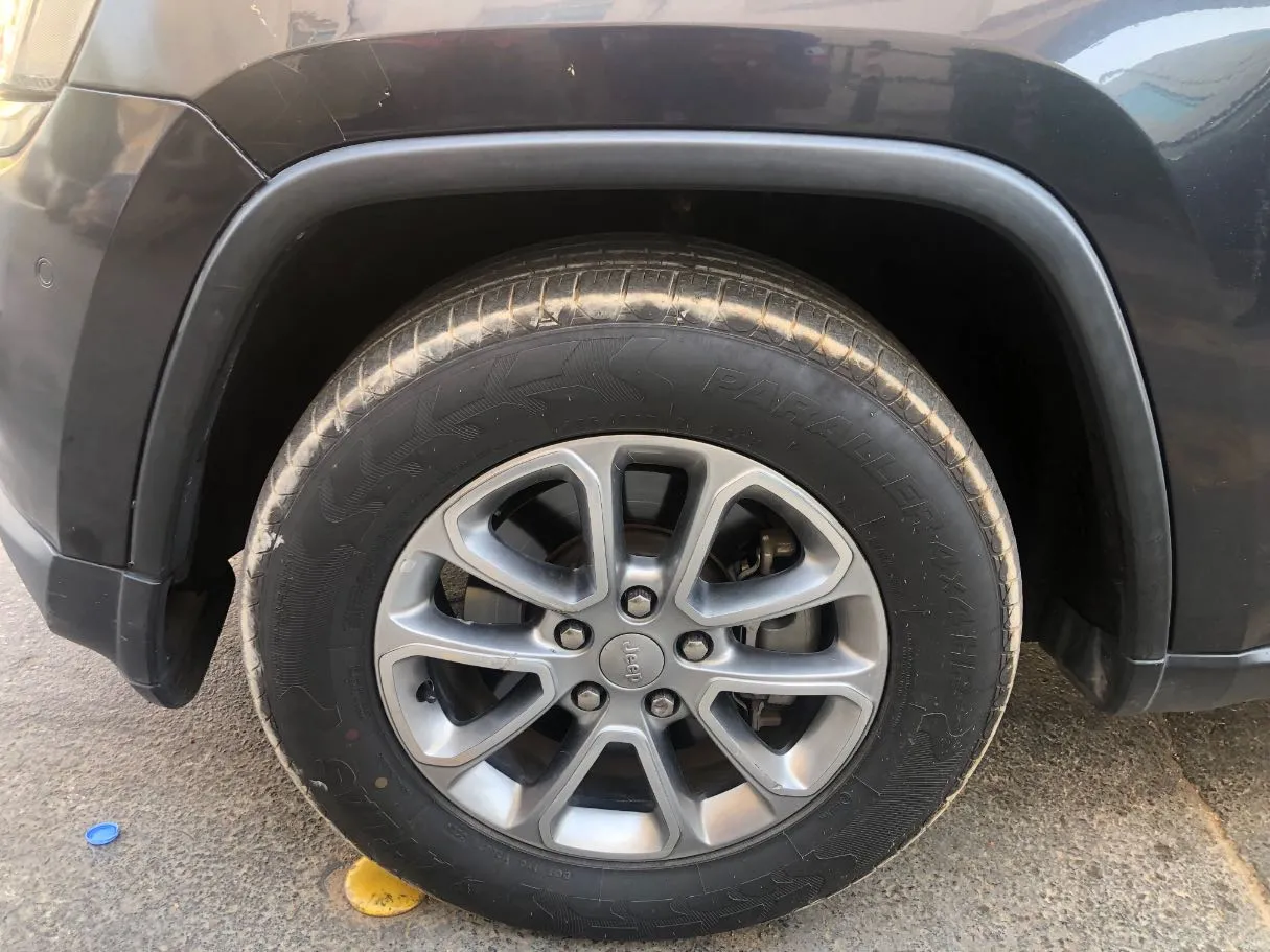 Car image 10