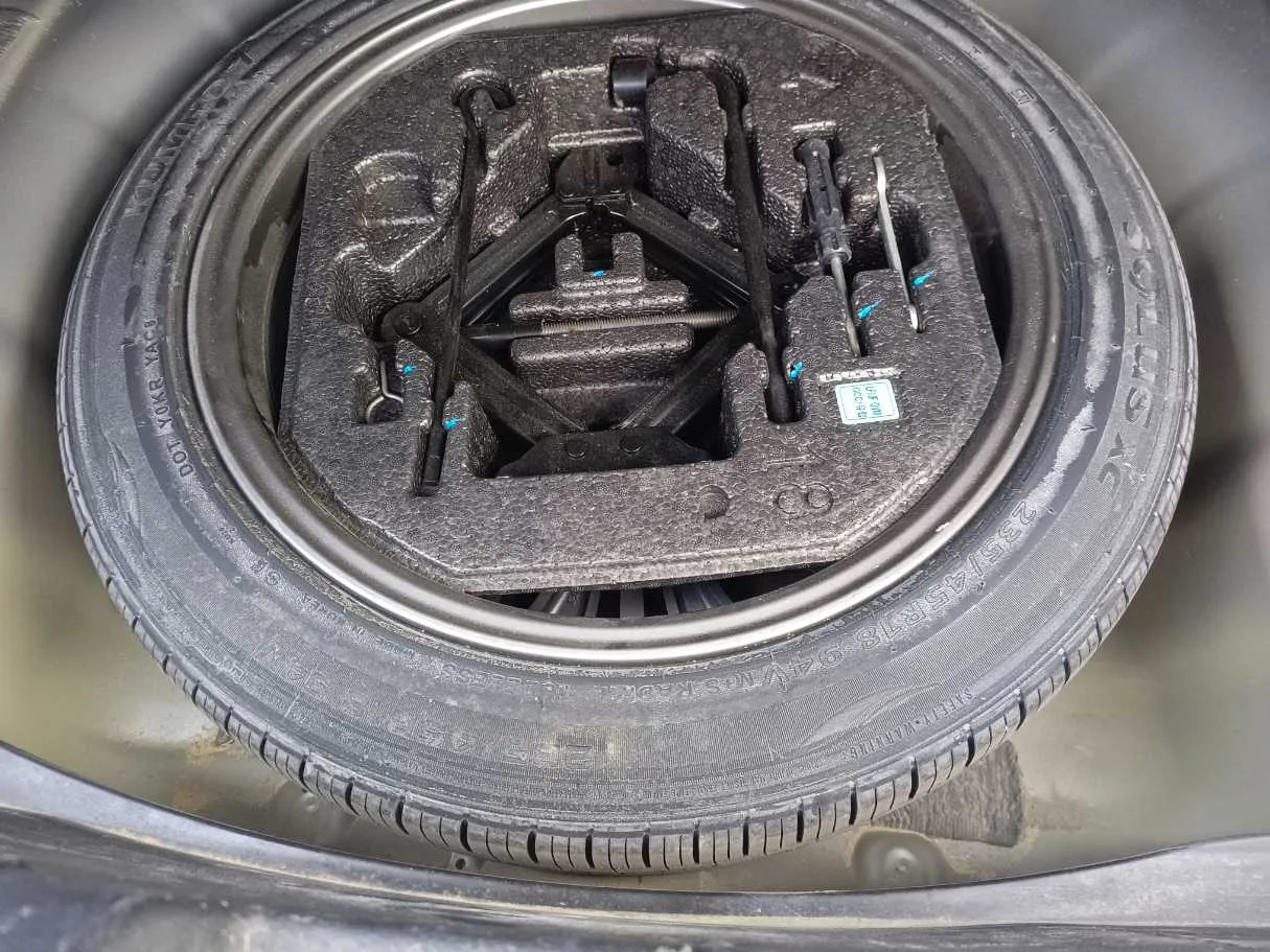 Car image 35