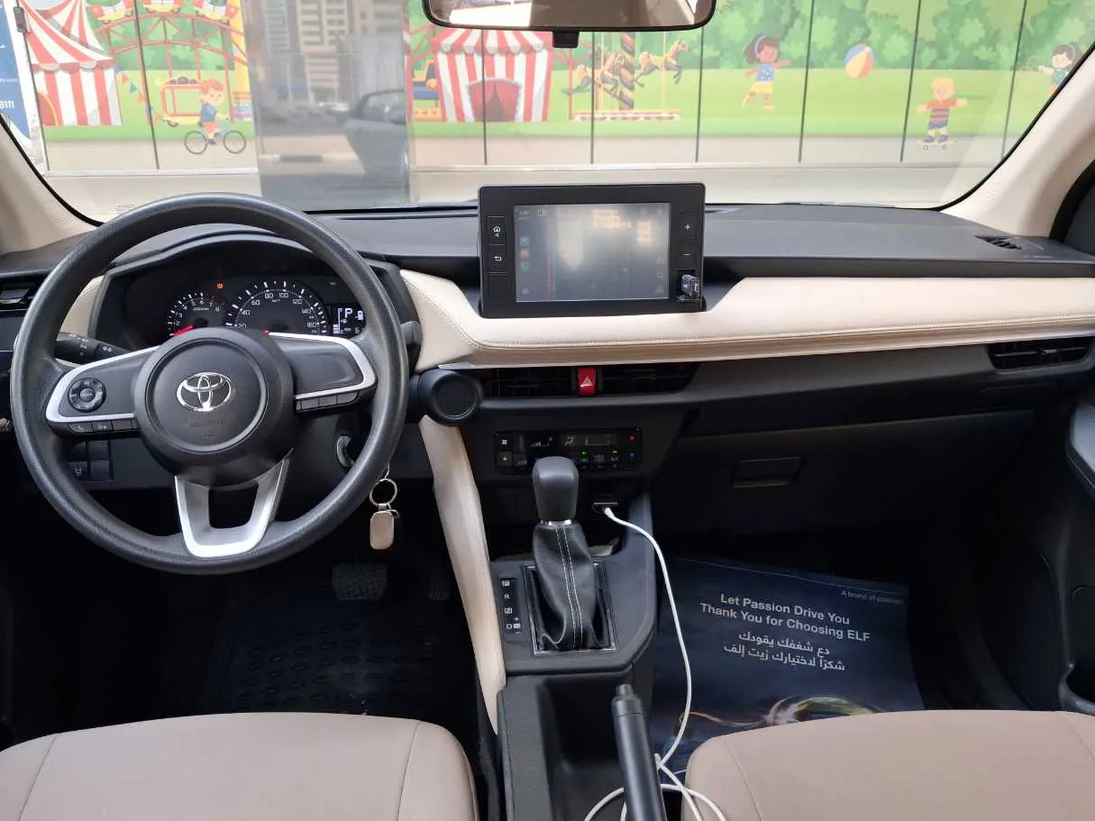 Car image 14