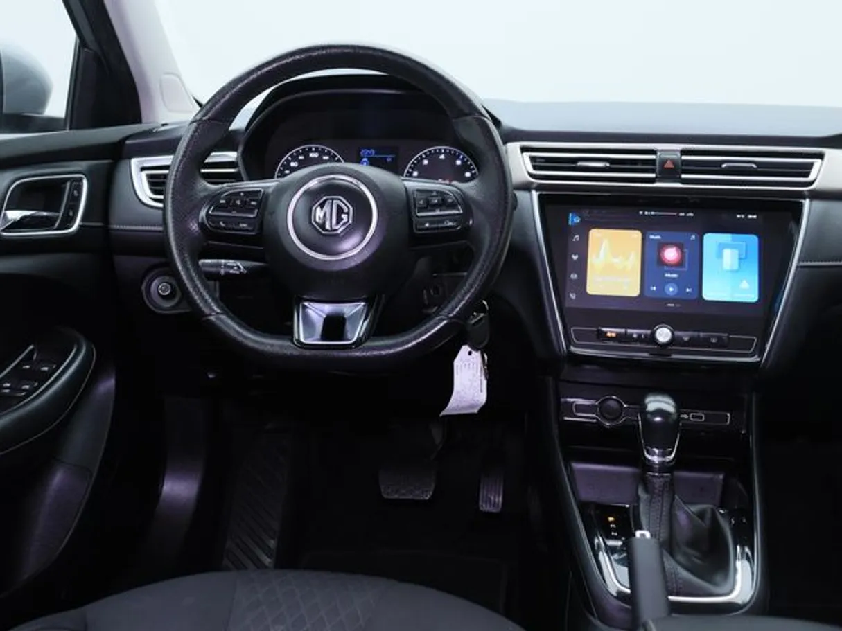 Car image 15
