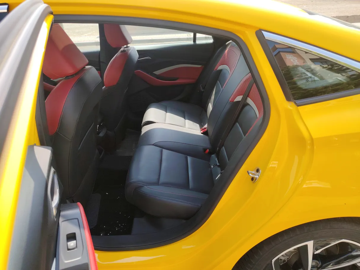 Car image 15