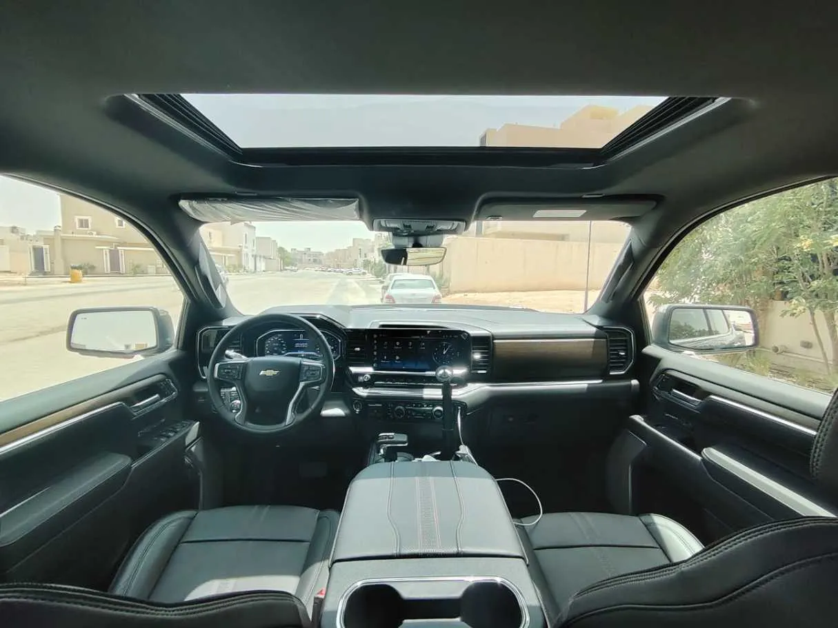 Car image 17