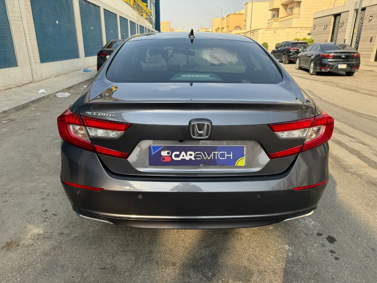 Car image 6