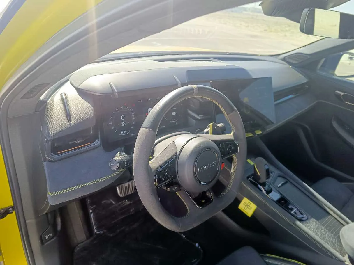 Car image 17