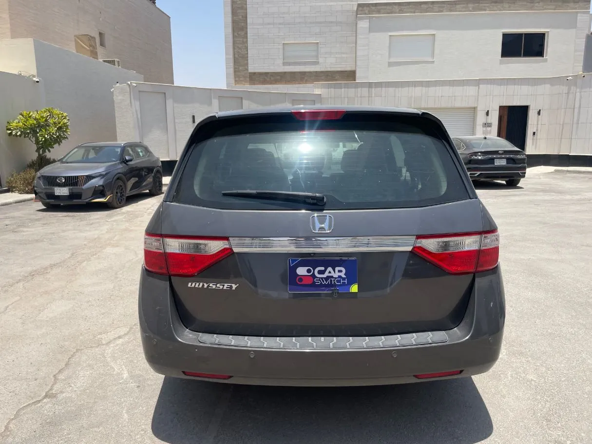 Car image 6