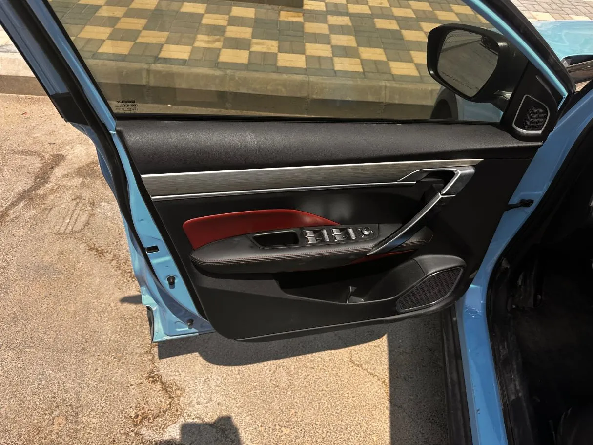Car image 11