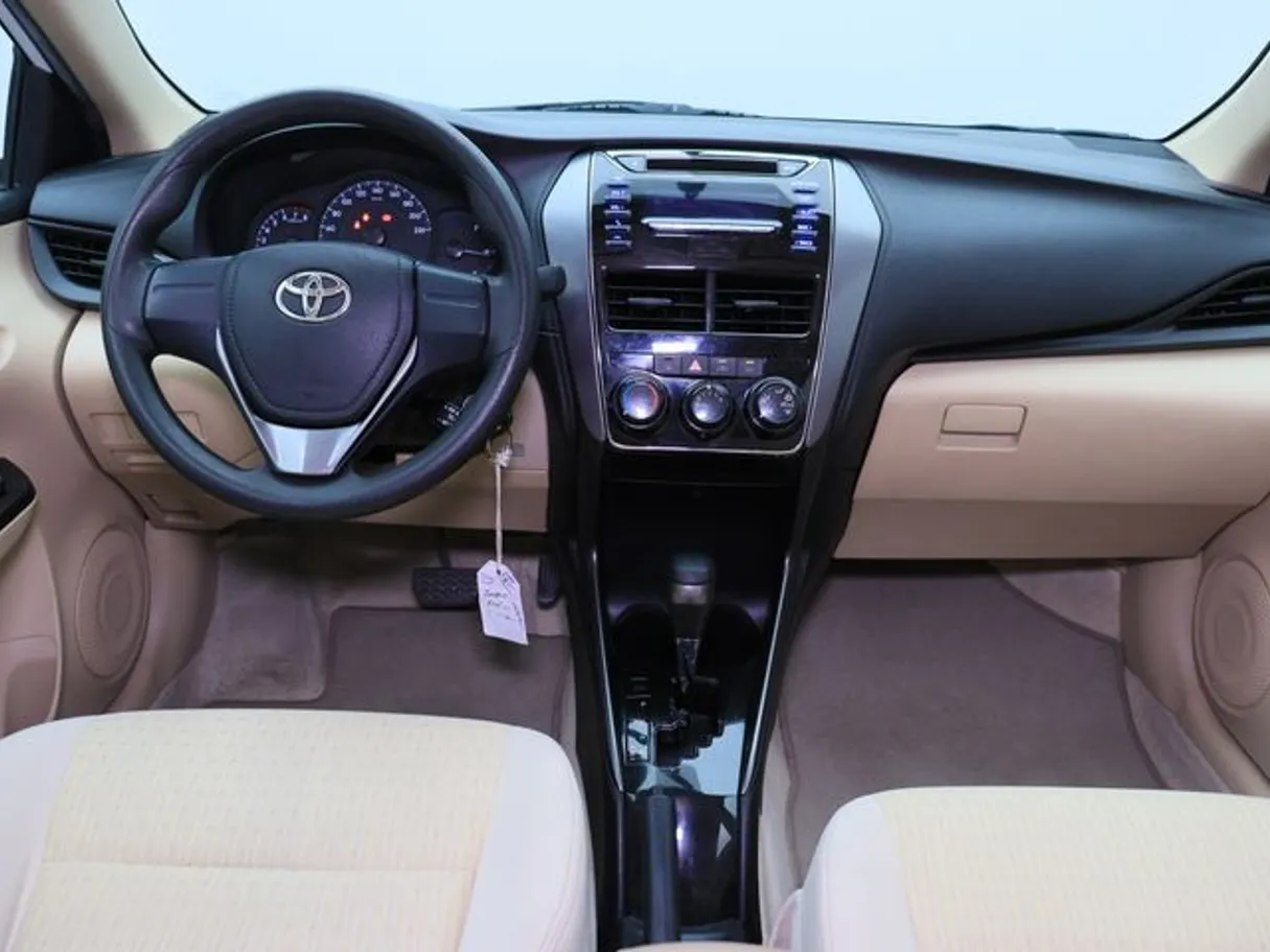Car image 14