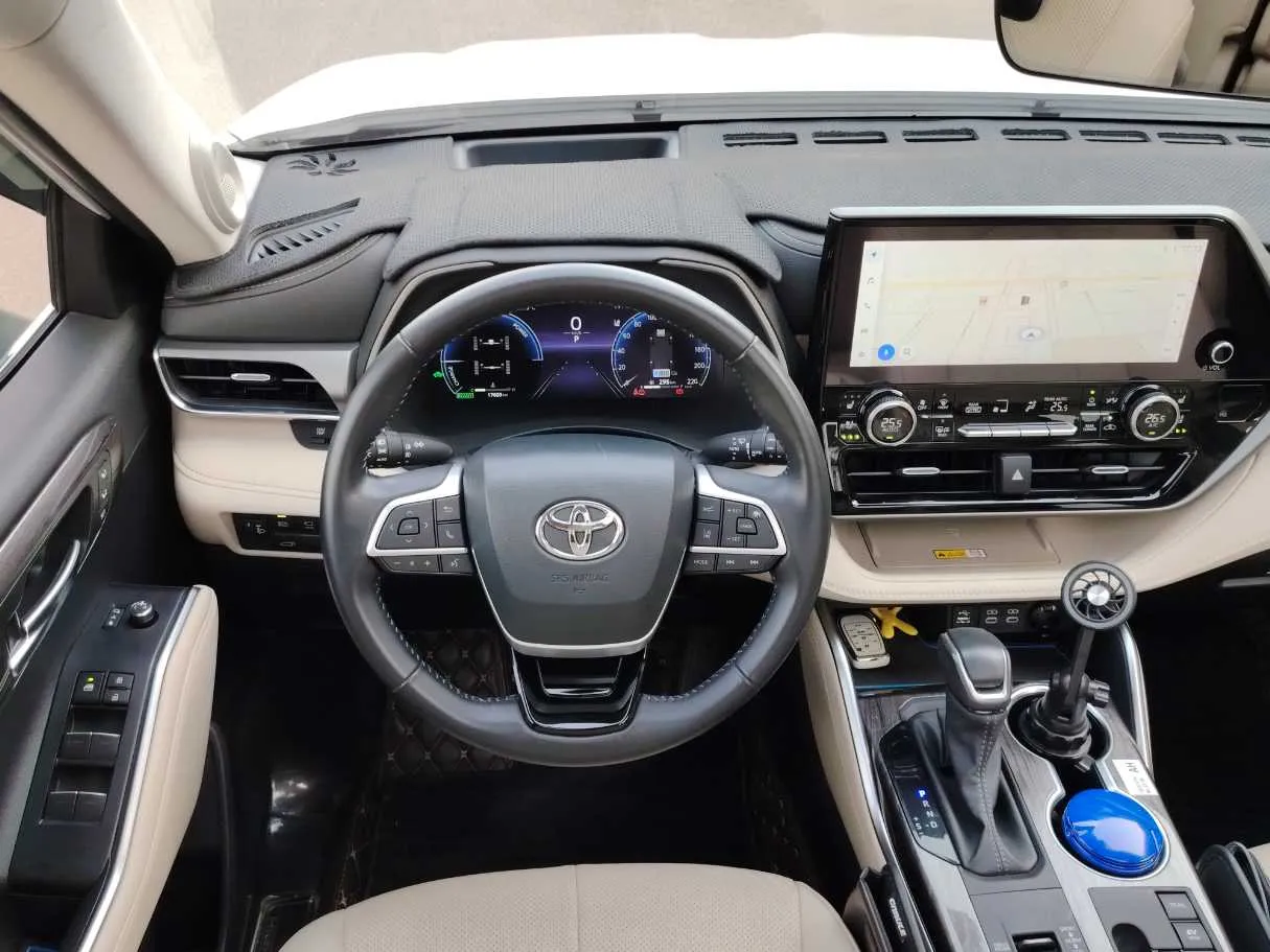 Car image 24