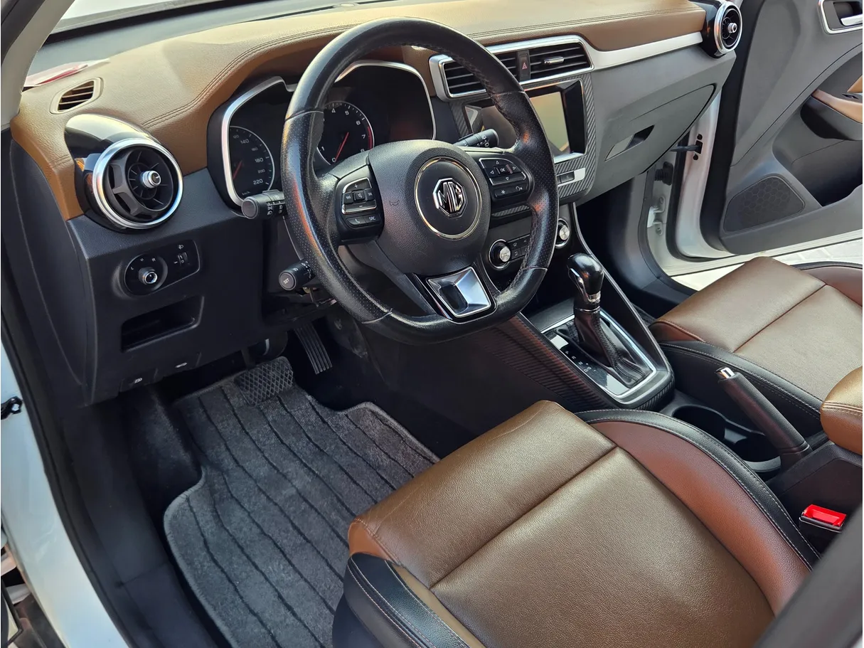 Car image 5