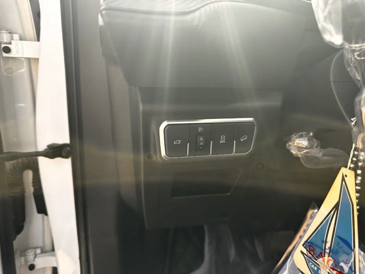 Car image 28