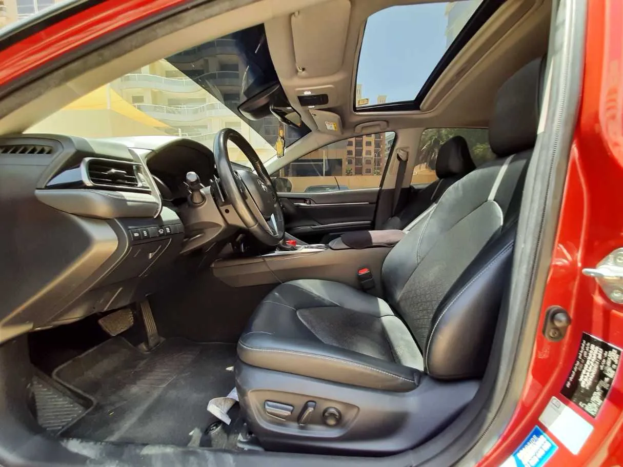 Car image 12