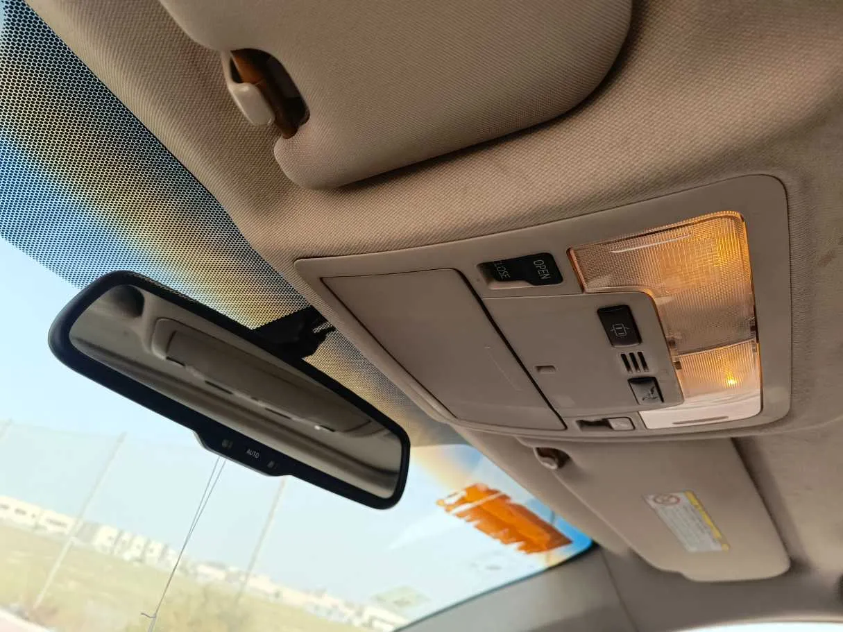 Car image 34