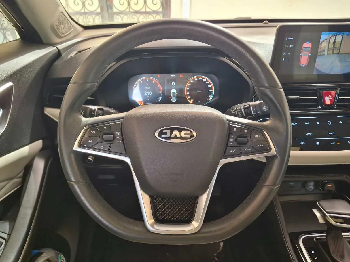 Car image 13