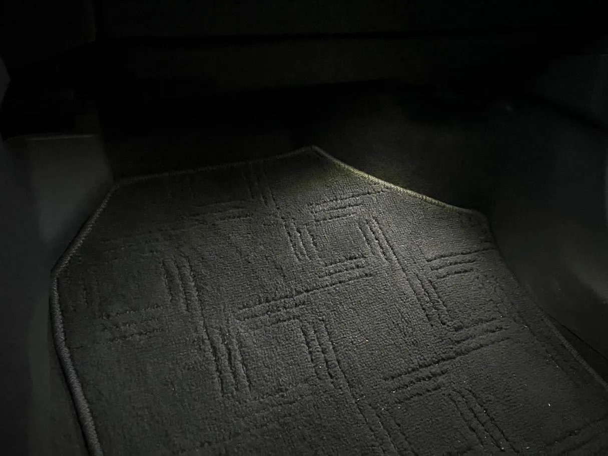 Car image 23