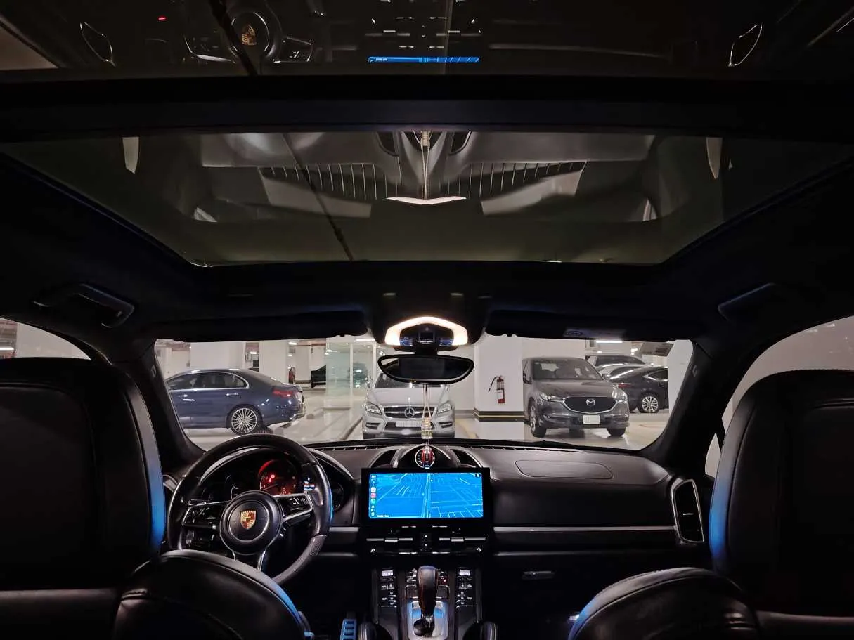 Car image 15
