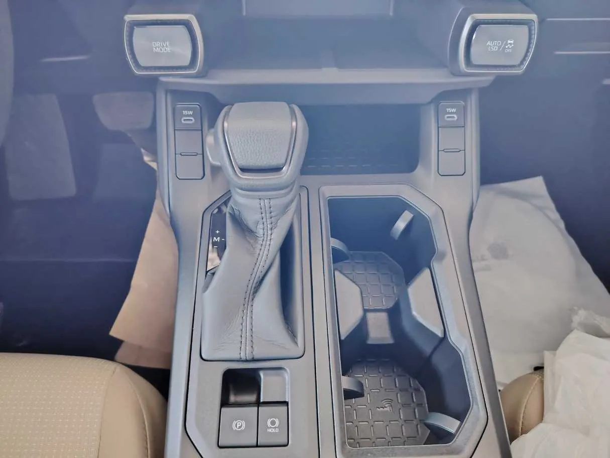 Car image 24