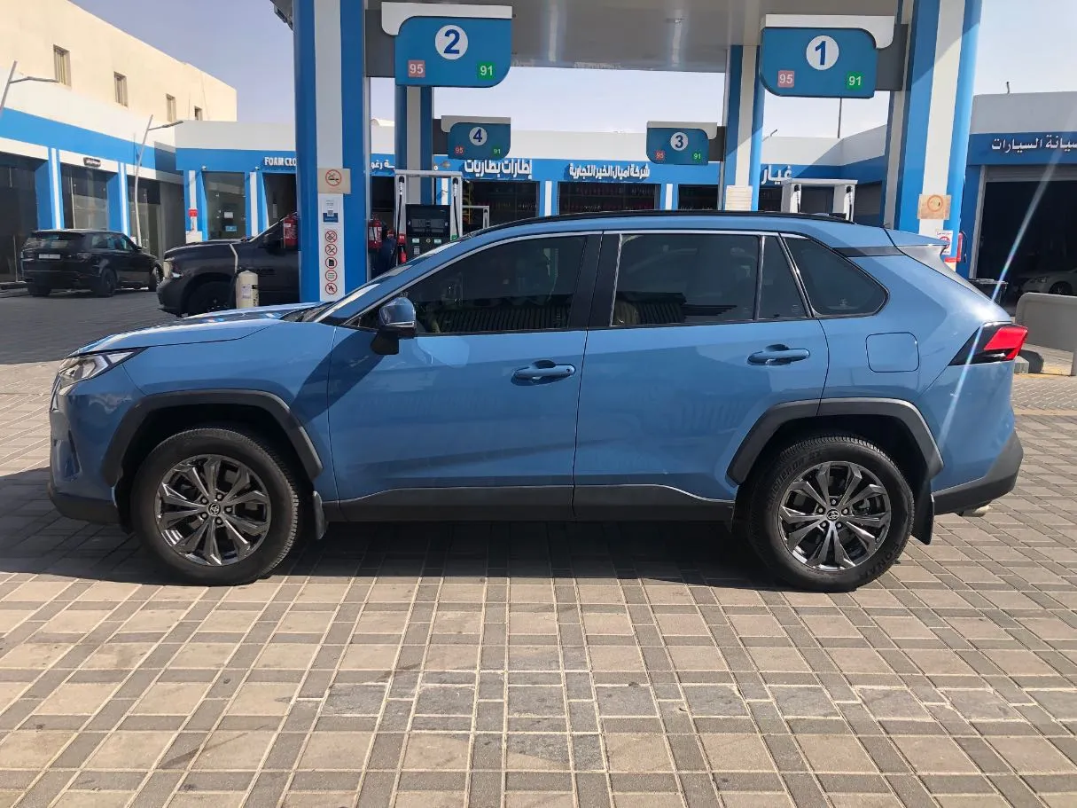 Car image 8