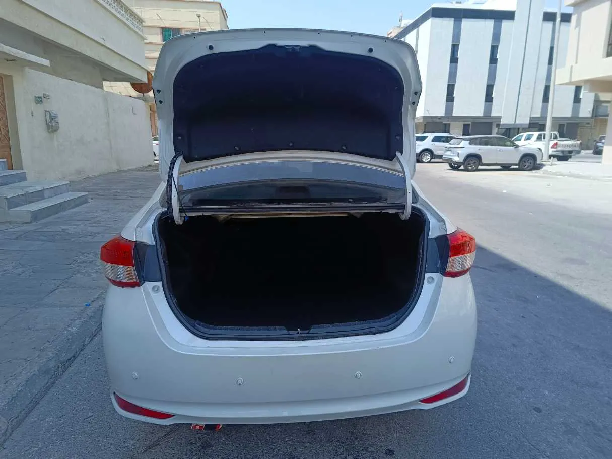Car image 24