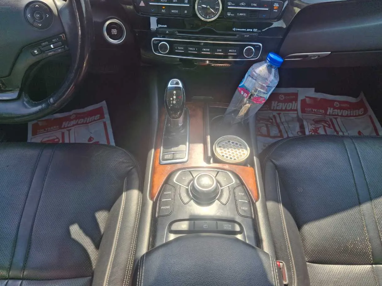 Car image 16