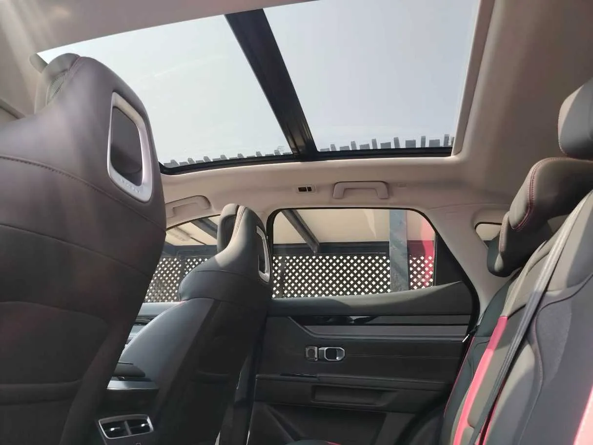 Car image 20