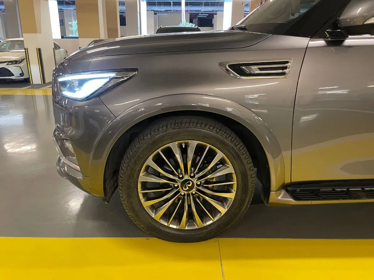 Car image 9