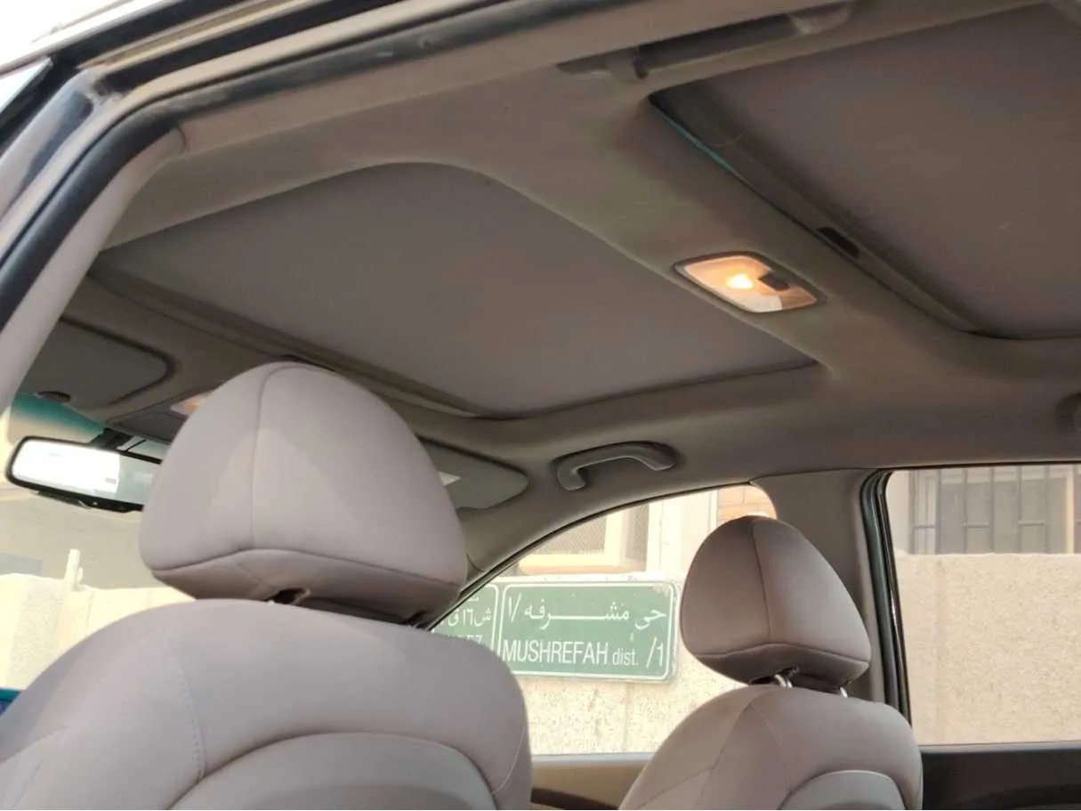 Car image 16