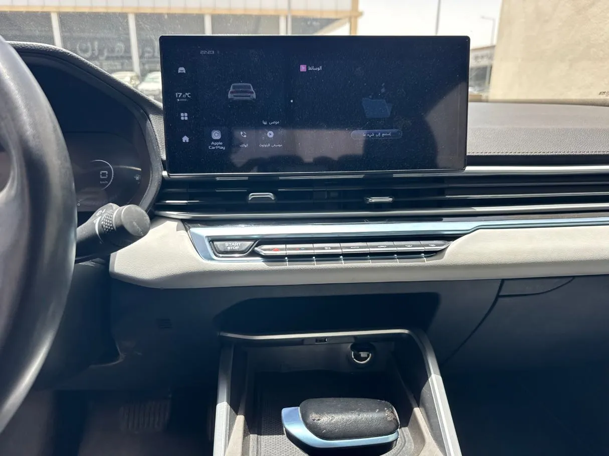 Car image 9