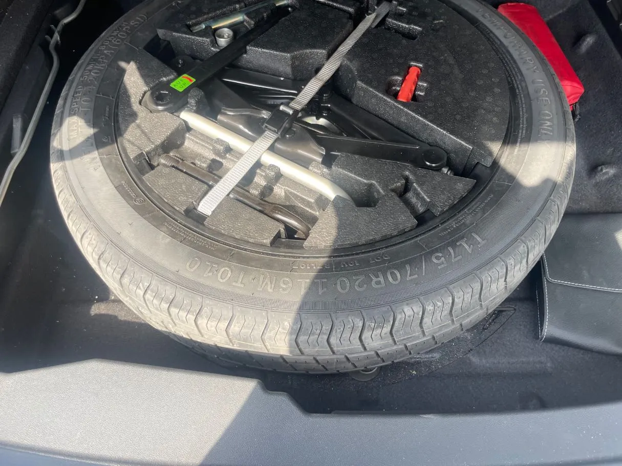 Car image 24