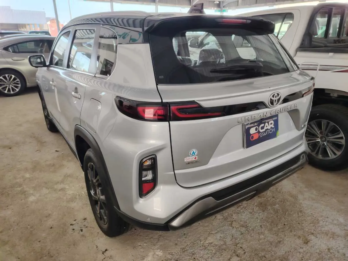 Car image 8