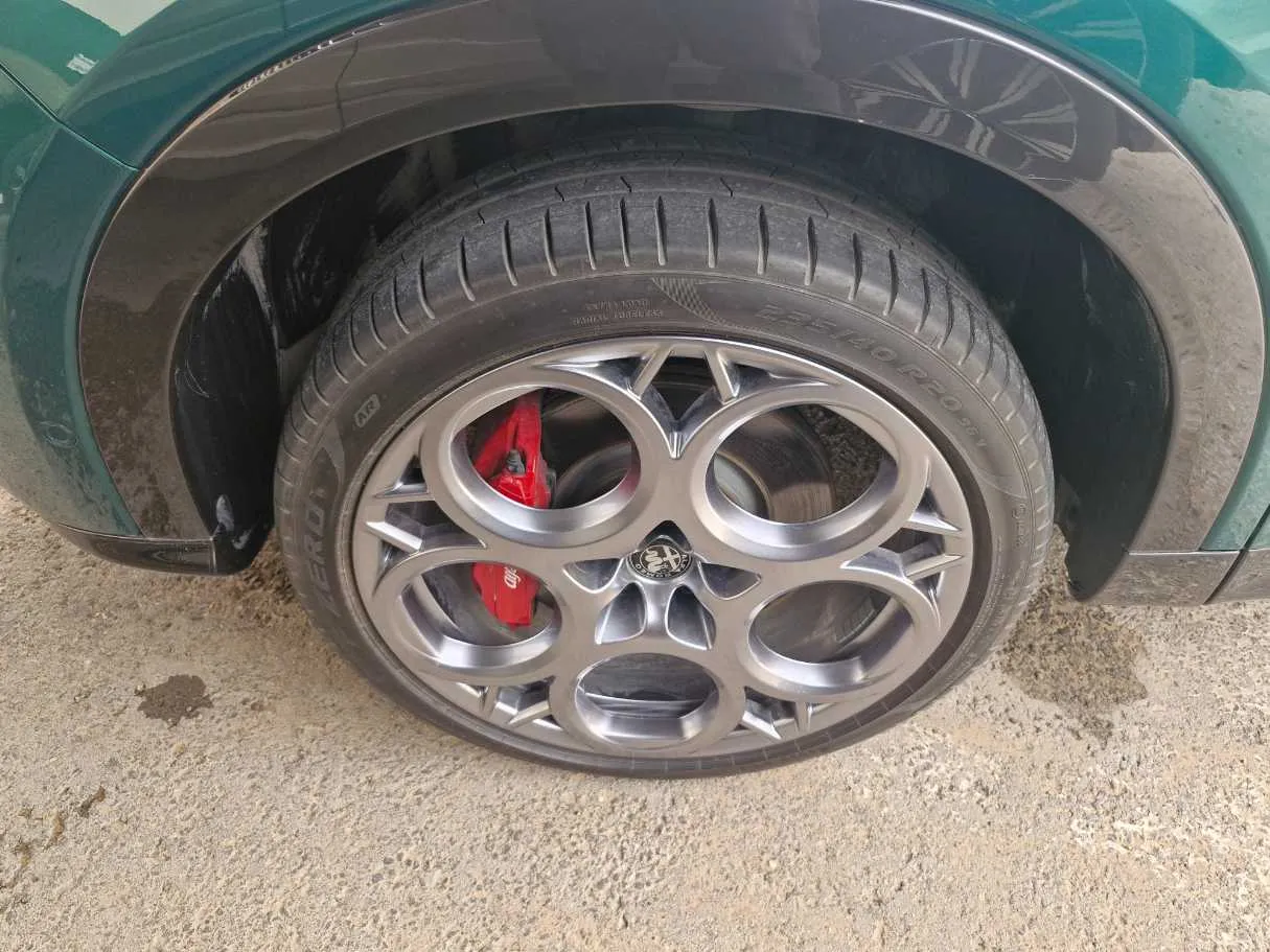Car image 10